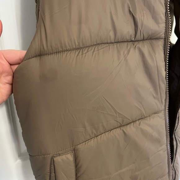 JOE FRESH Puffer Vest with PrimaLoft - Picture 7 of 7